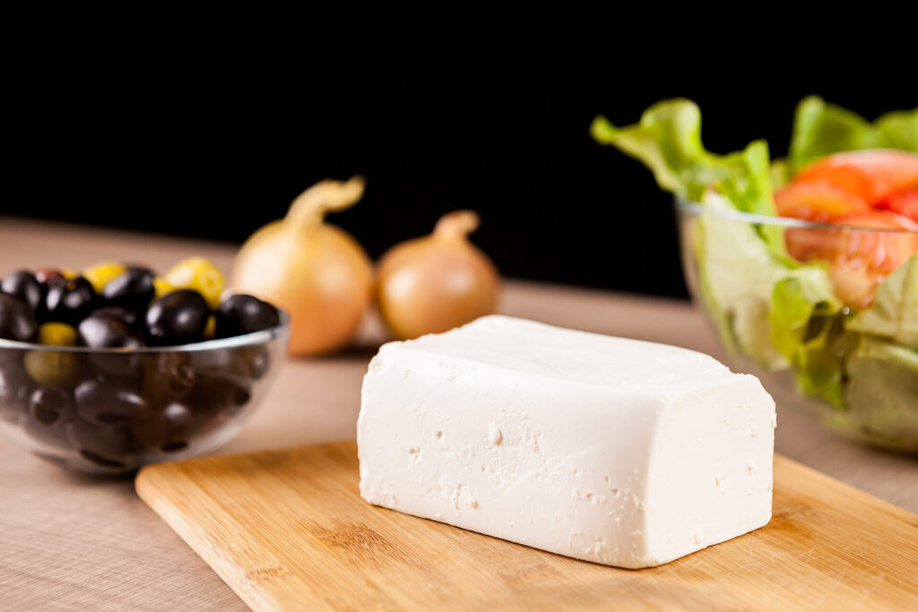 Разлика между истинско сирене и имитиращ продукт при избор на млечни продукти